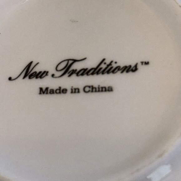 Set Of 3 New Traditions White Porcelain Cups With Gold Trim - Picture 4 of 6